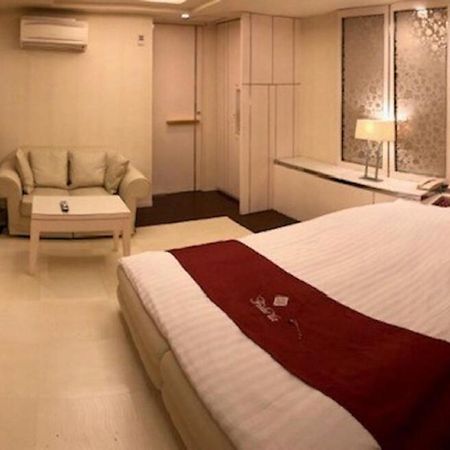 Prime Hotel Fulula プライムホテル フルーラ (Adults Only) أوساكا المظهر الخارجي الصورة